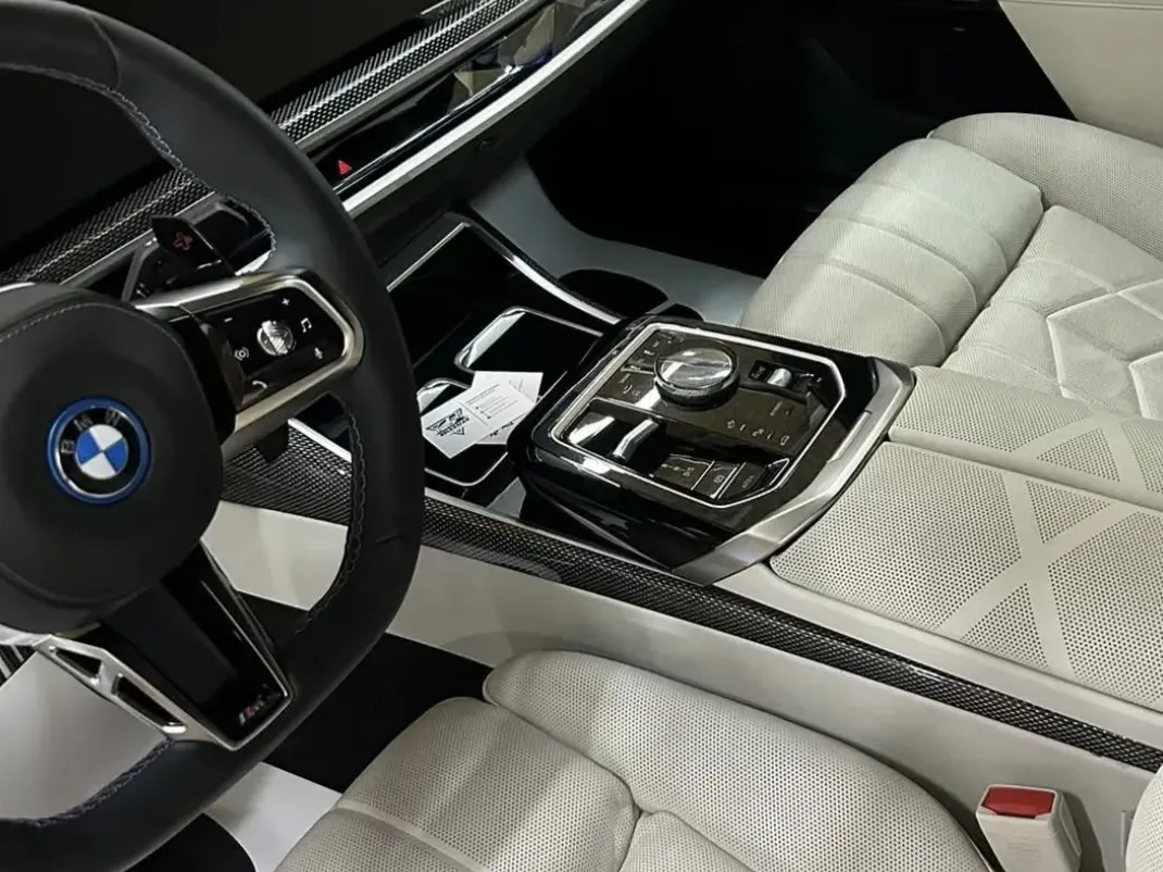 Wyczyszczone jasne wnętrze BMW - detailing Relax4Car