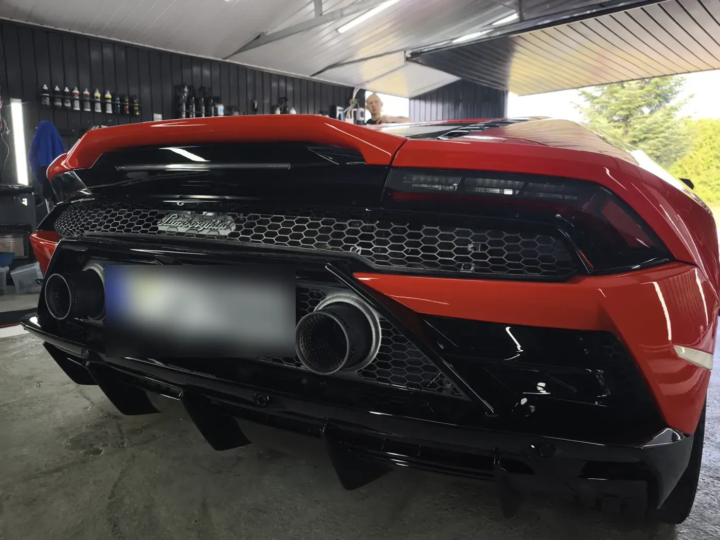 Tył Lamborghini Huracán po myciu