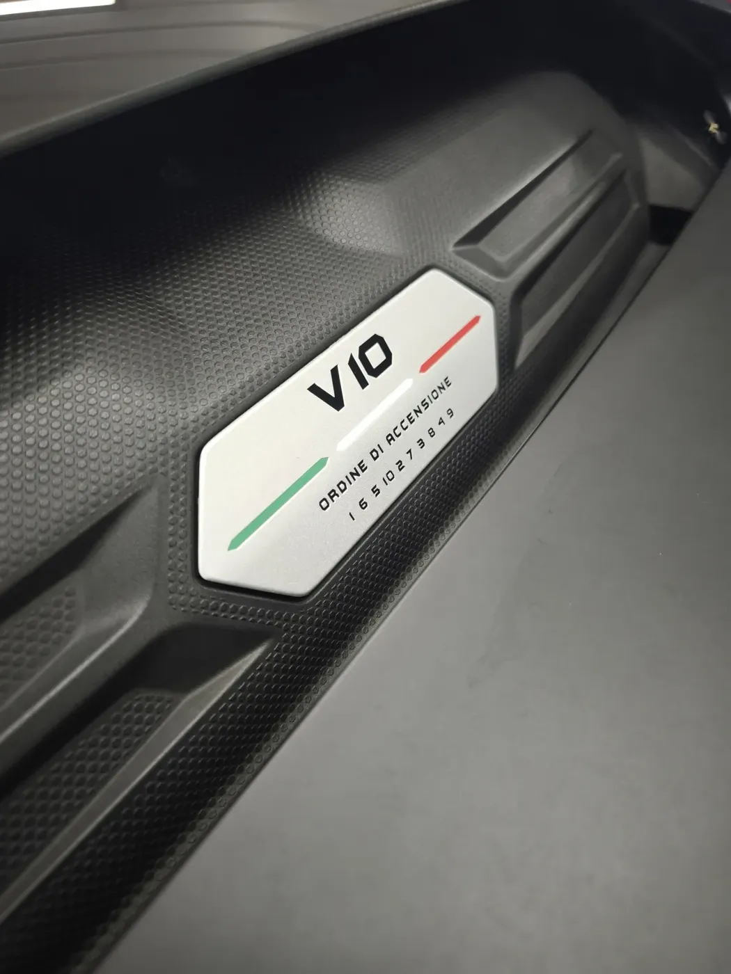 Listwa progowa V10 w Lamborghini